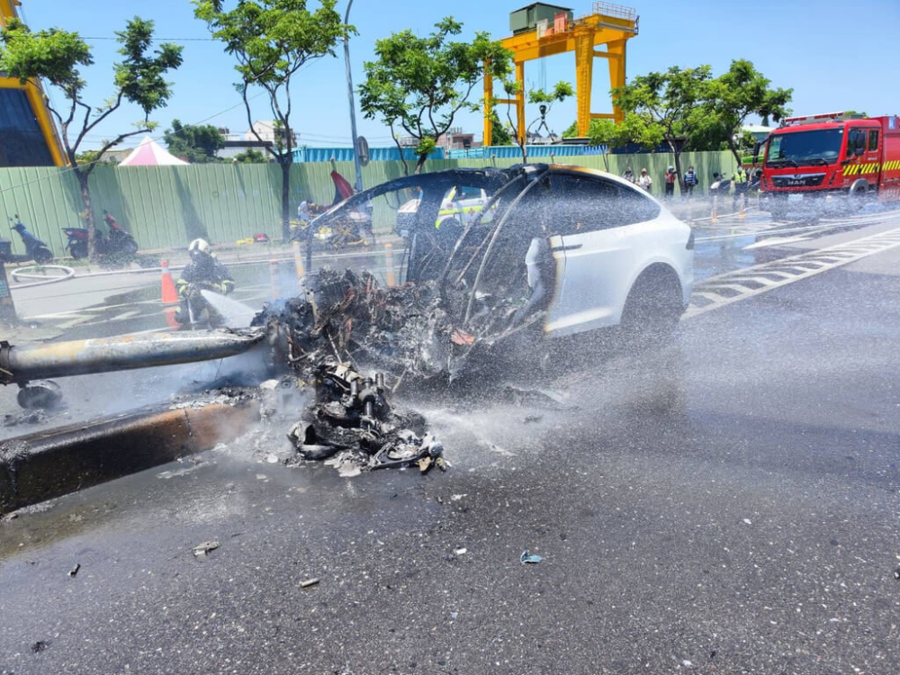 車禍電池未爆燃，林志穎得以逃出生天，家屬：百萬感謝援助者